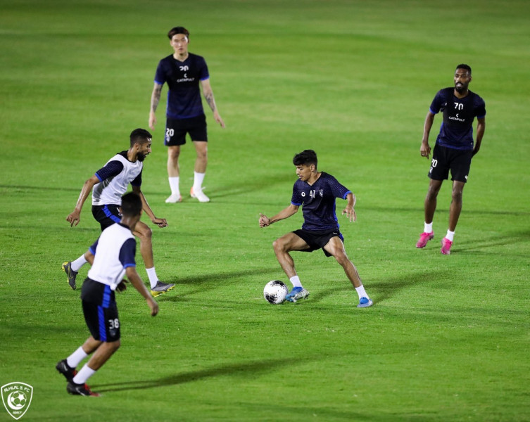 الهلال يواصل تدريباته