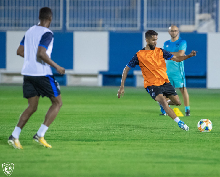 الهلال يعاود الركض